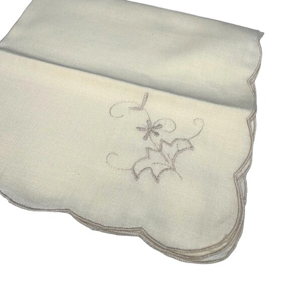 Vintage Linen Cloth Napkins Set of 6 Embroidered Beige Scalloped Hem Farmhouse - Picture 3 of 6